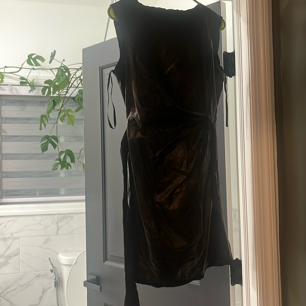 100% leather exterior DVF dress used maybe once looks brand new